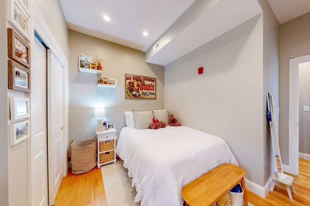 27 Thornley St # 2