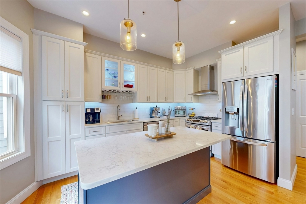 27 Thornley St # 2