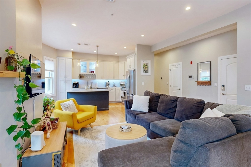 27 Thornley St # 2