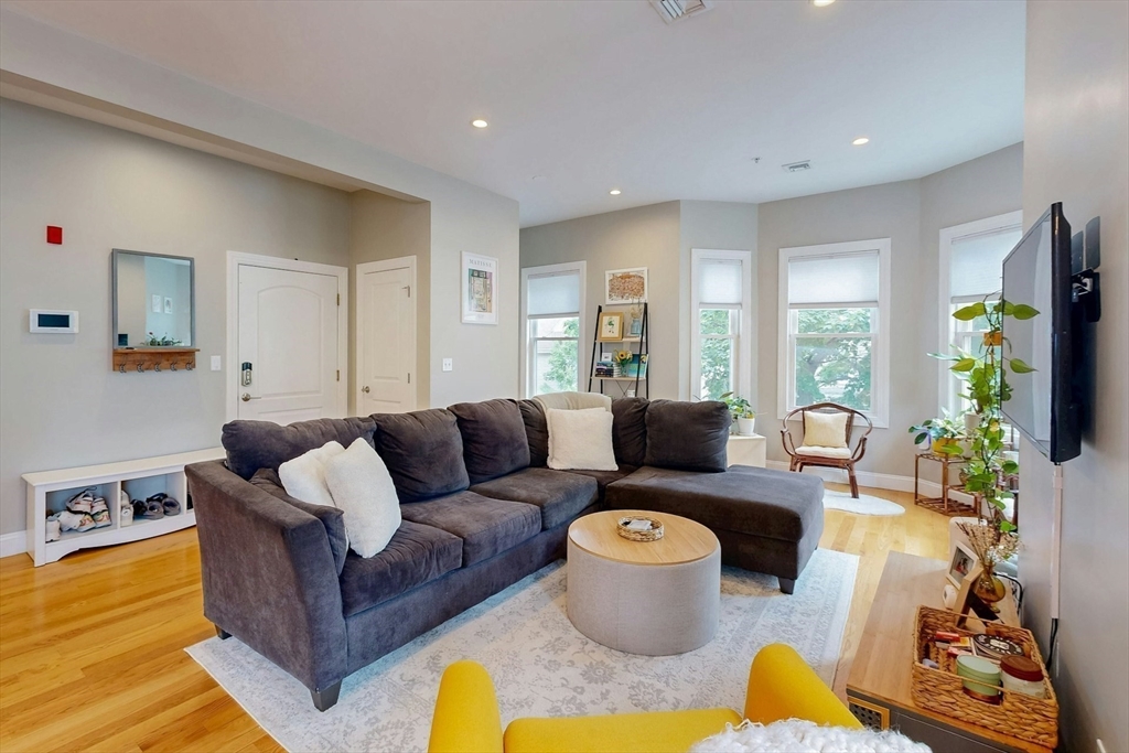 27 Thornley St # 2