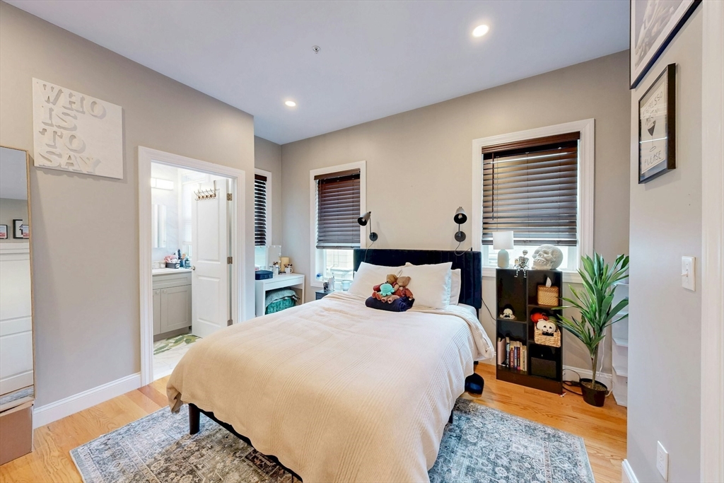 27 Thornley St # 2