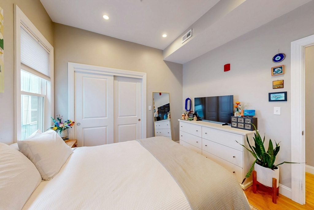 27 Thornley St # 2