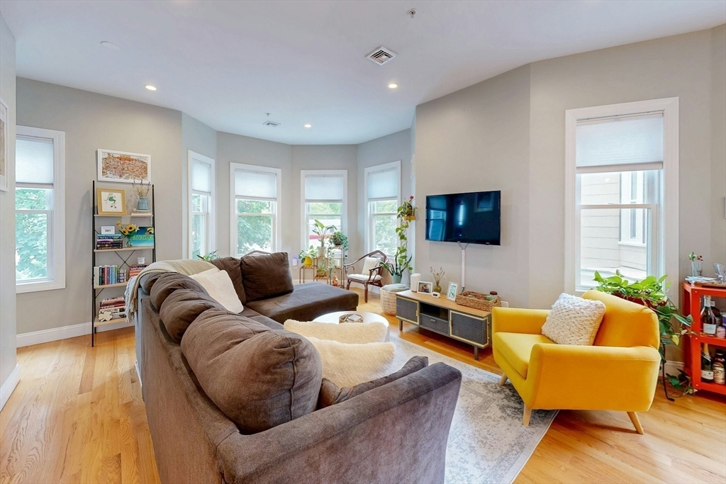 27 Thornley St # 2