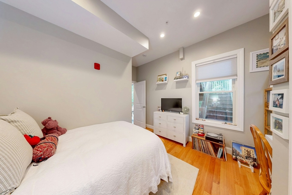 27 Thornley St # 2
