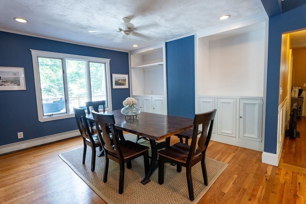 24 Greenhood St