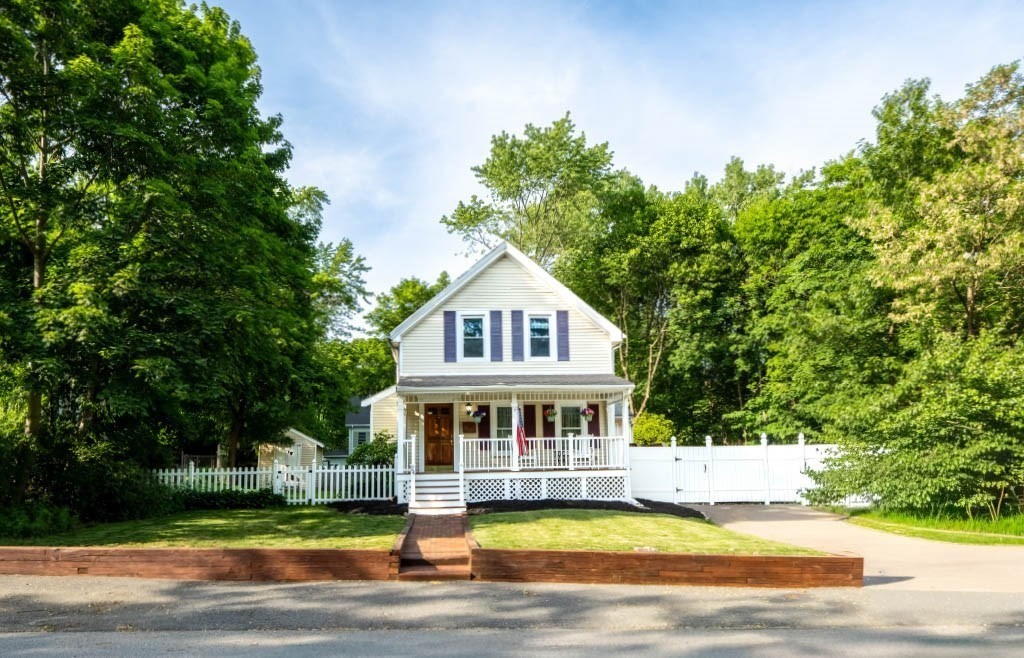 24 Greenhood St