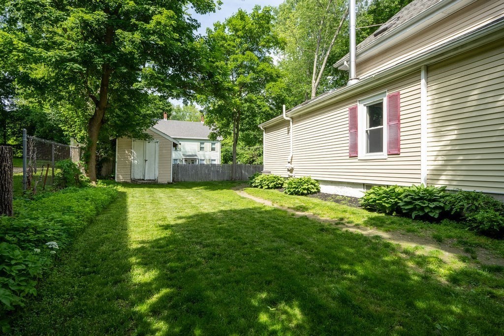 24 Greenhood St