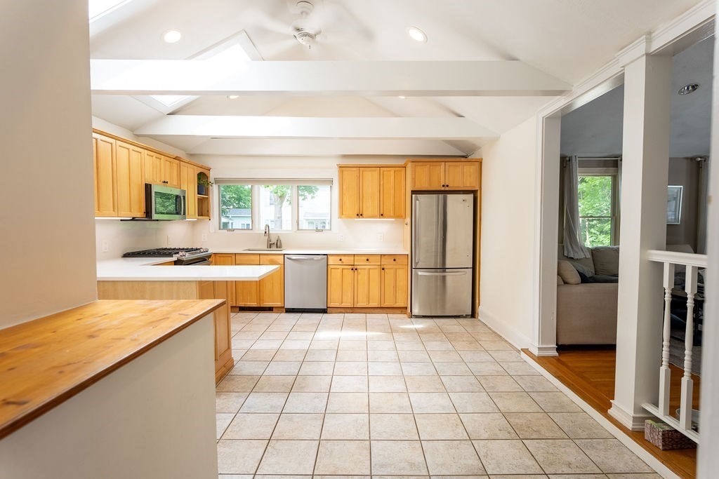 24 Greenhood St
