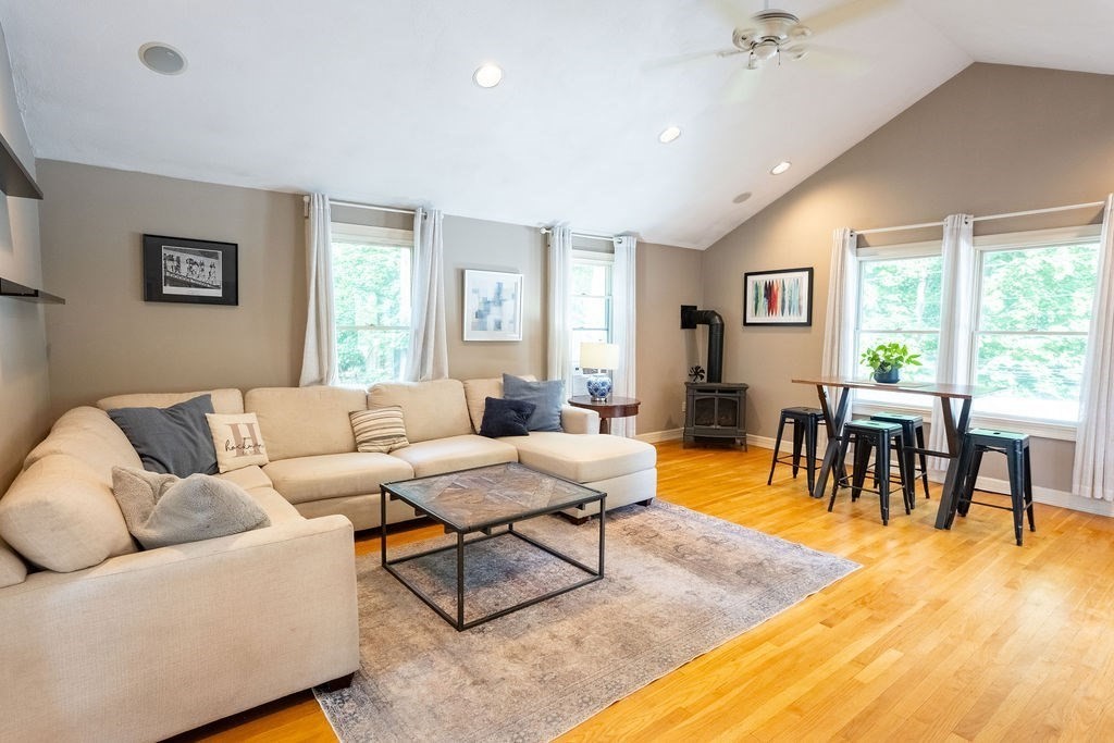 24 Greenhood St