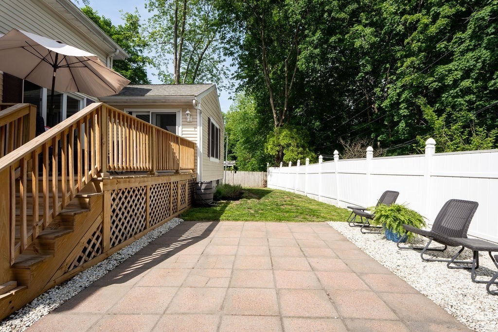 24 Greenhood St