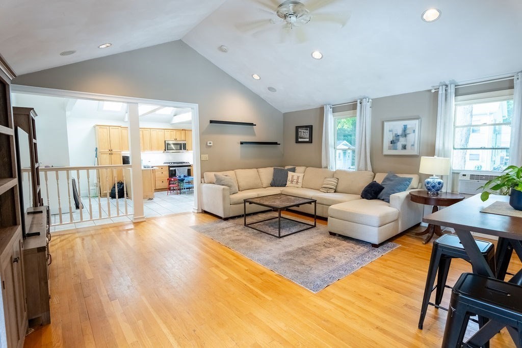 24 Greenhood St