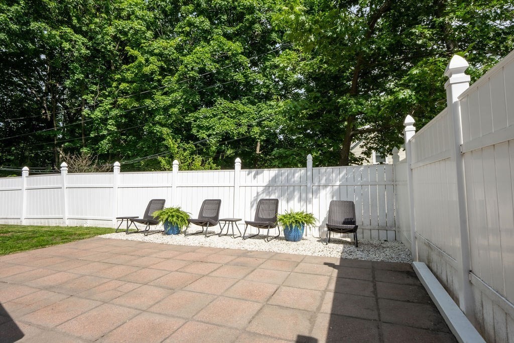 24 Greenhood St