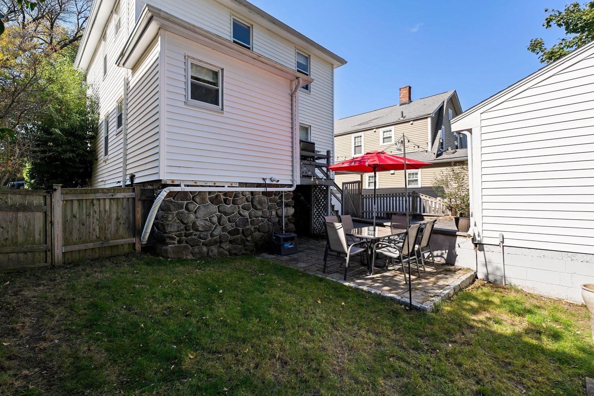 10 Nahanton Ave