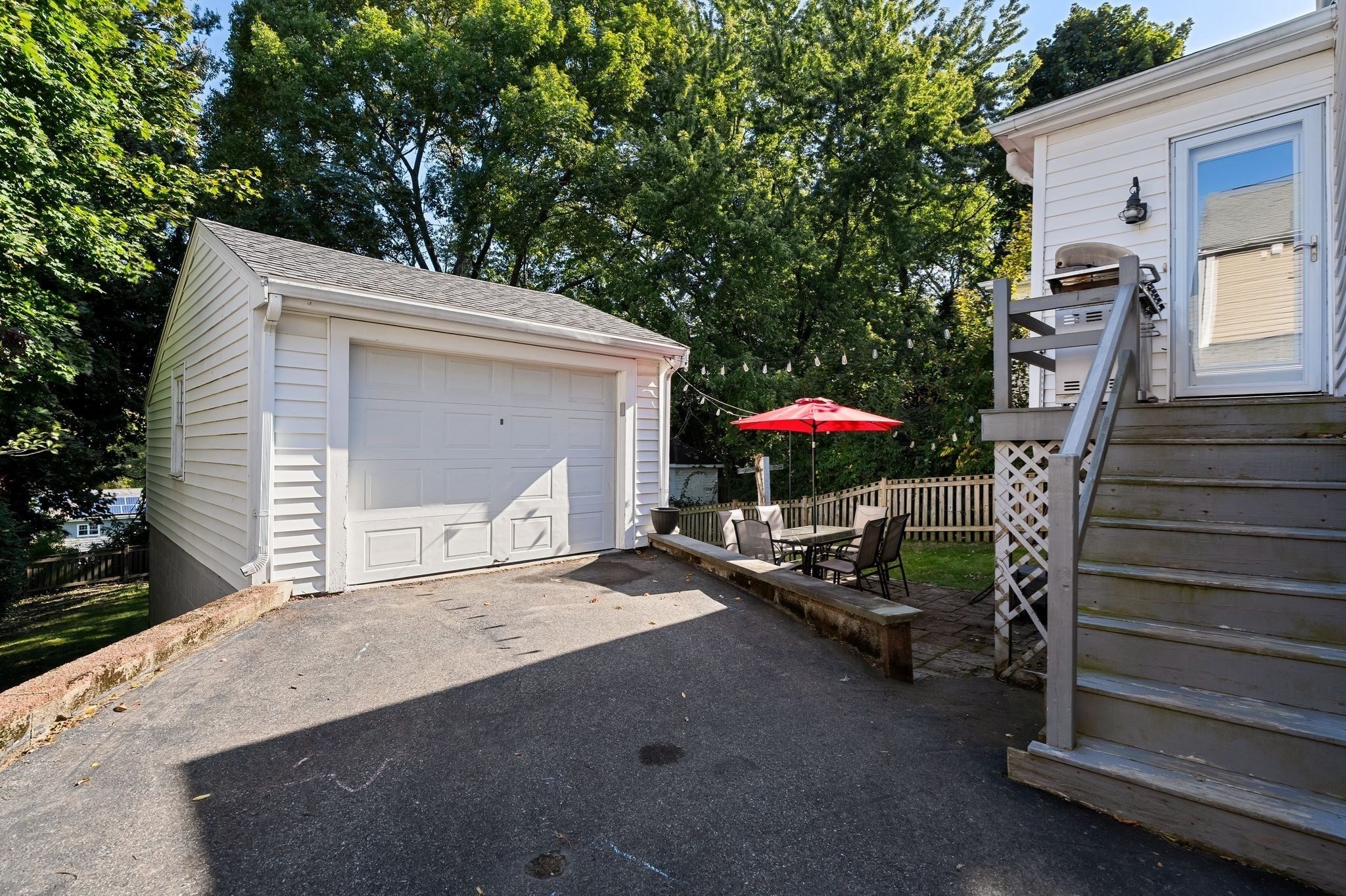 10 Nahanton Ave