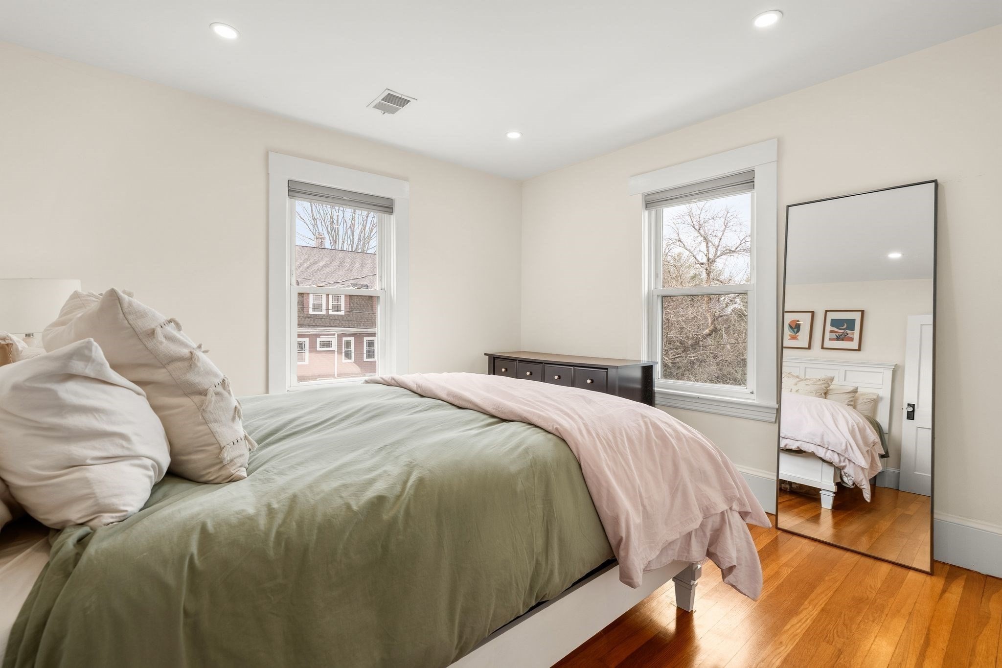 10 Nahanton Ave