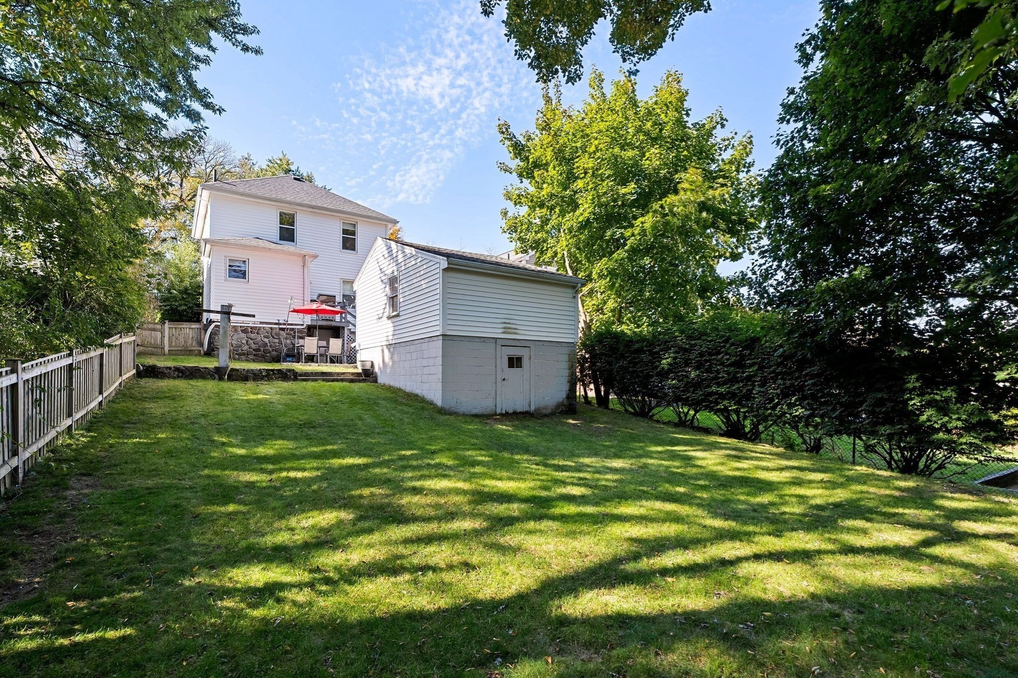 10 Nahanton Ave