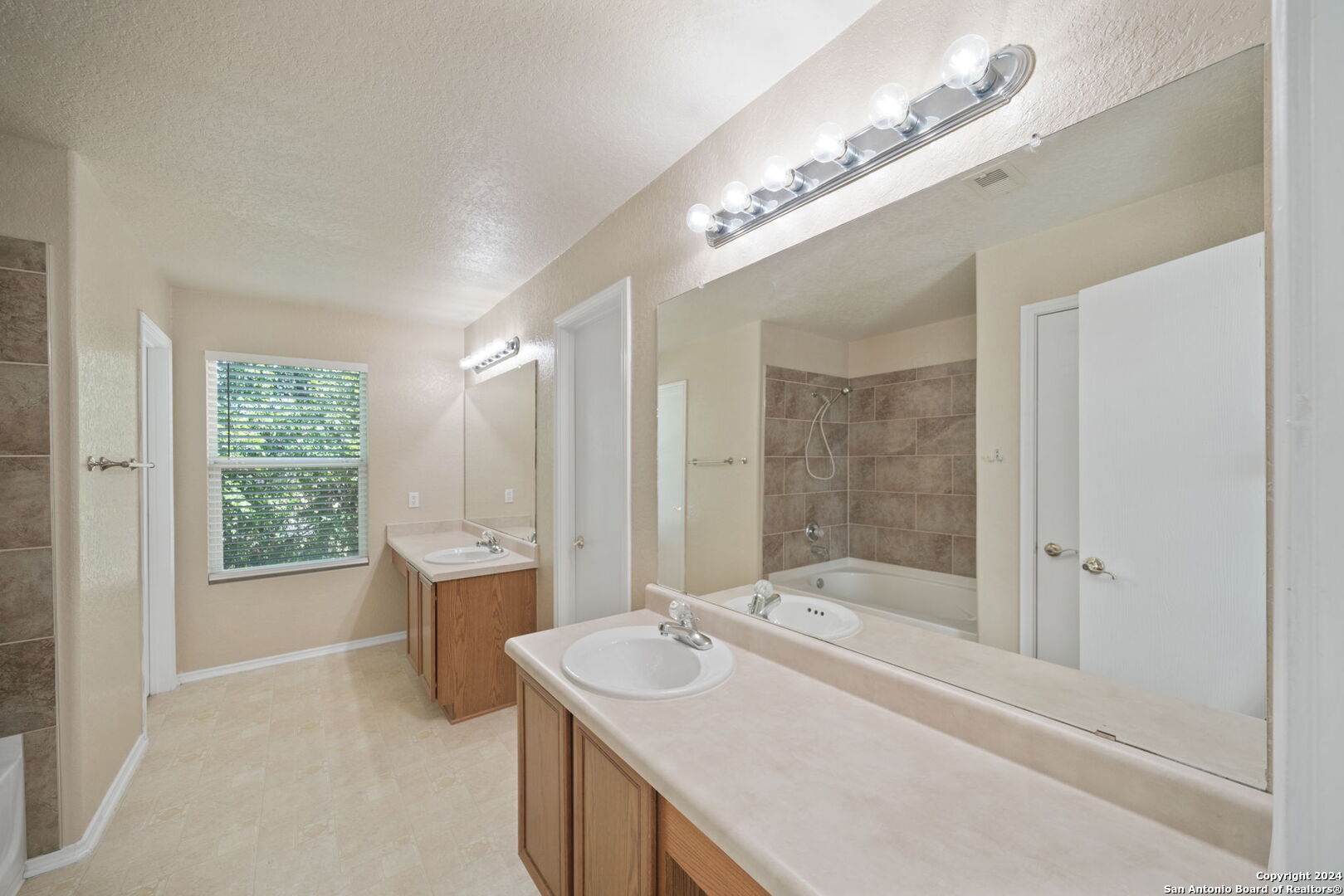 4814 HIGHLAND FARM