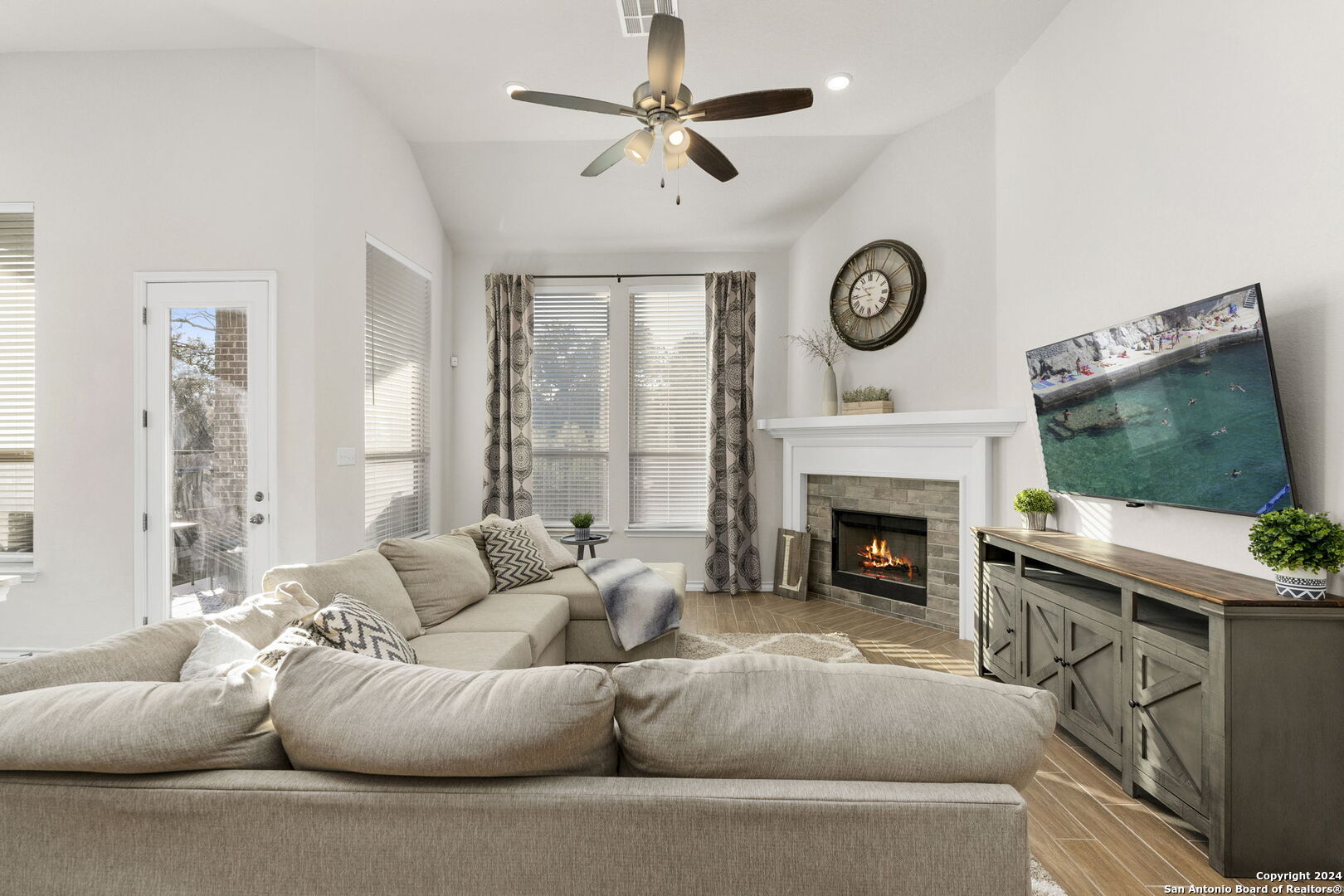 1394 RIGBY PARK