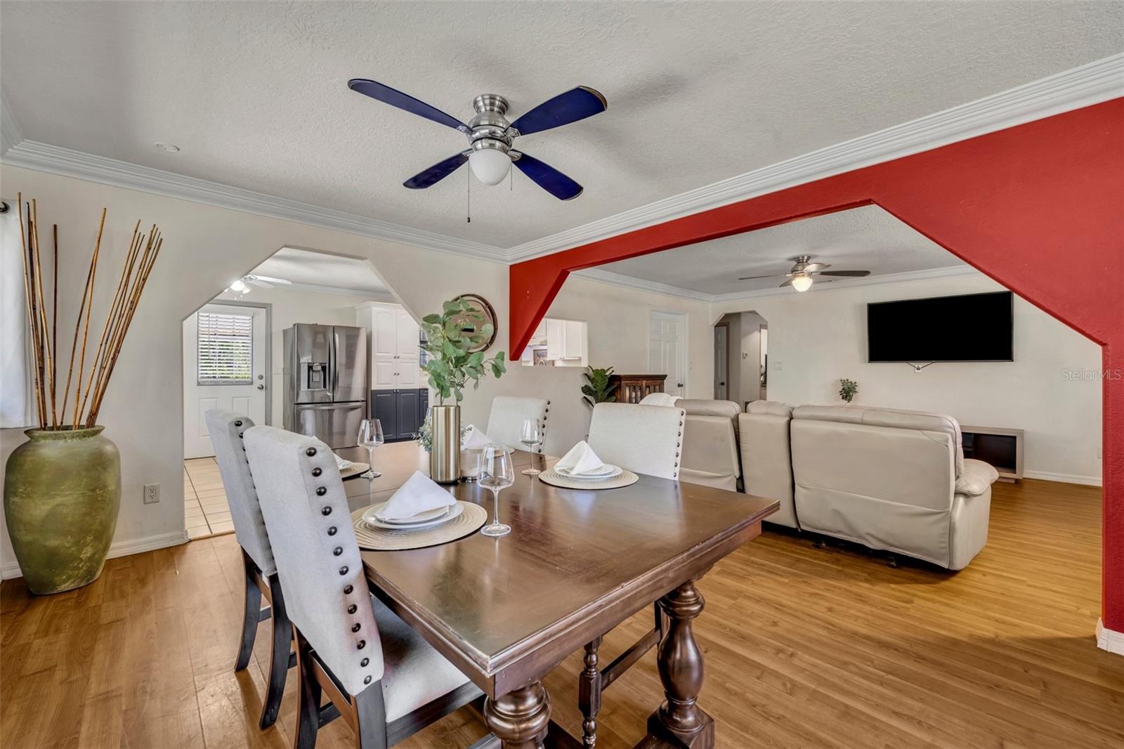 1605 GUAVA LN