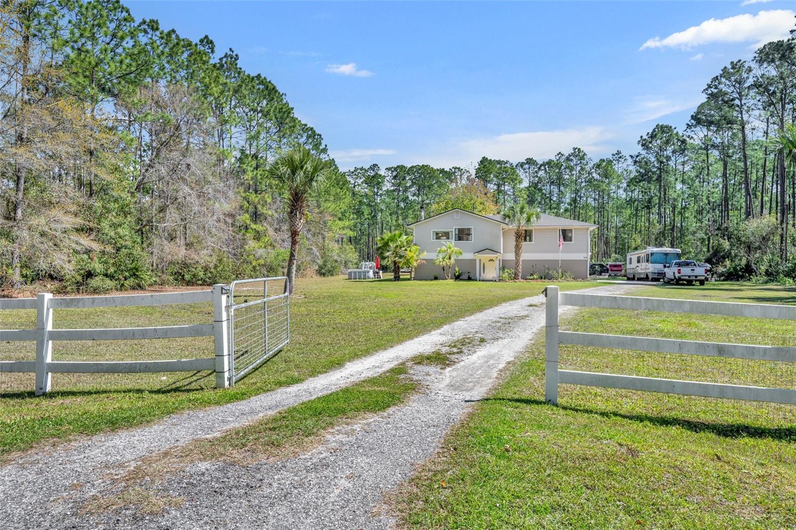1605 GUAVA LN