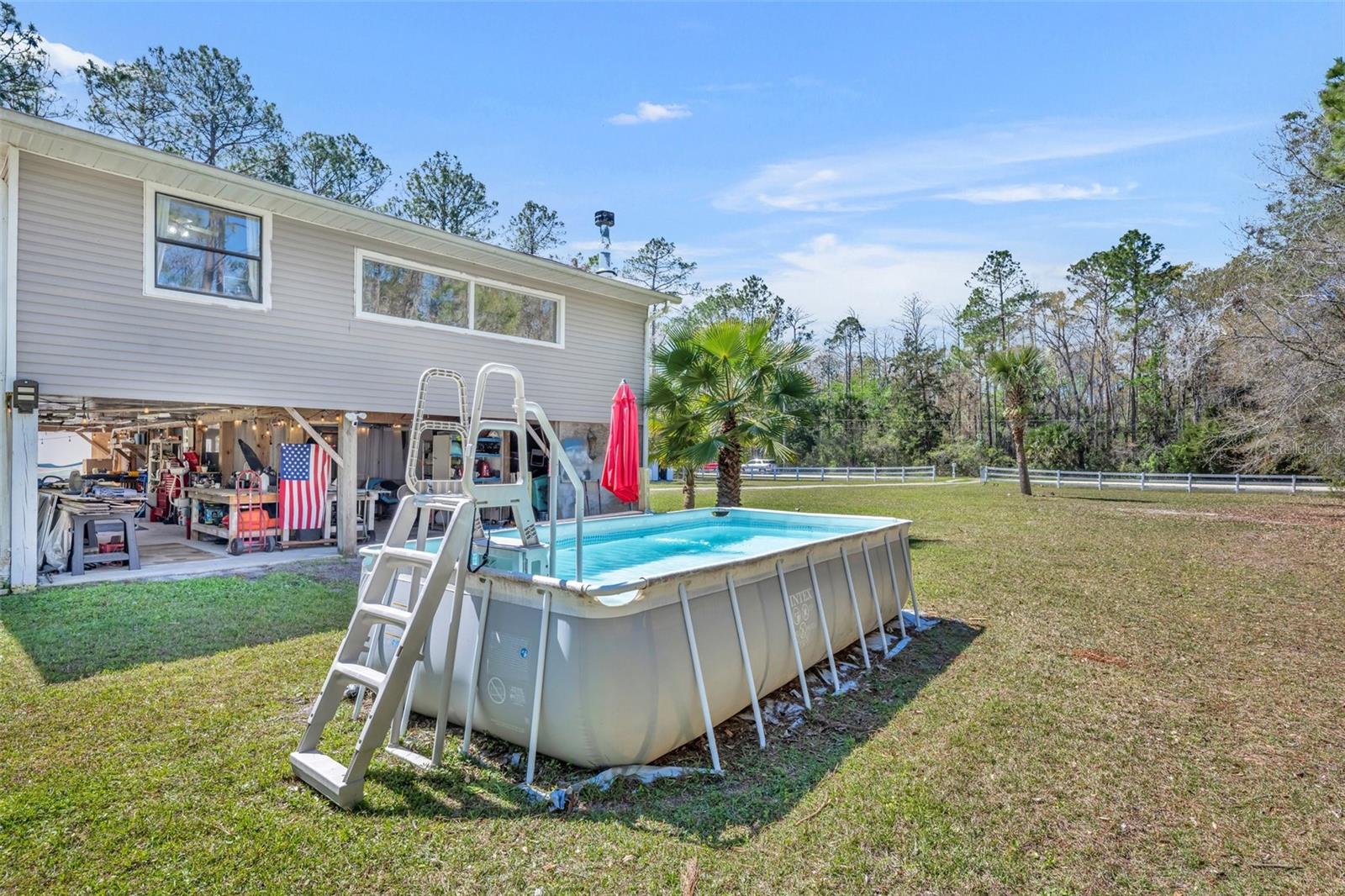 1605 GUAVA LN