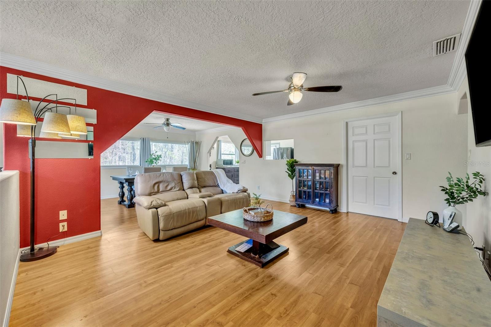 1605 GUAVA LN