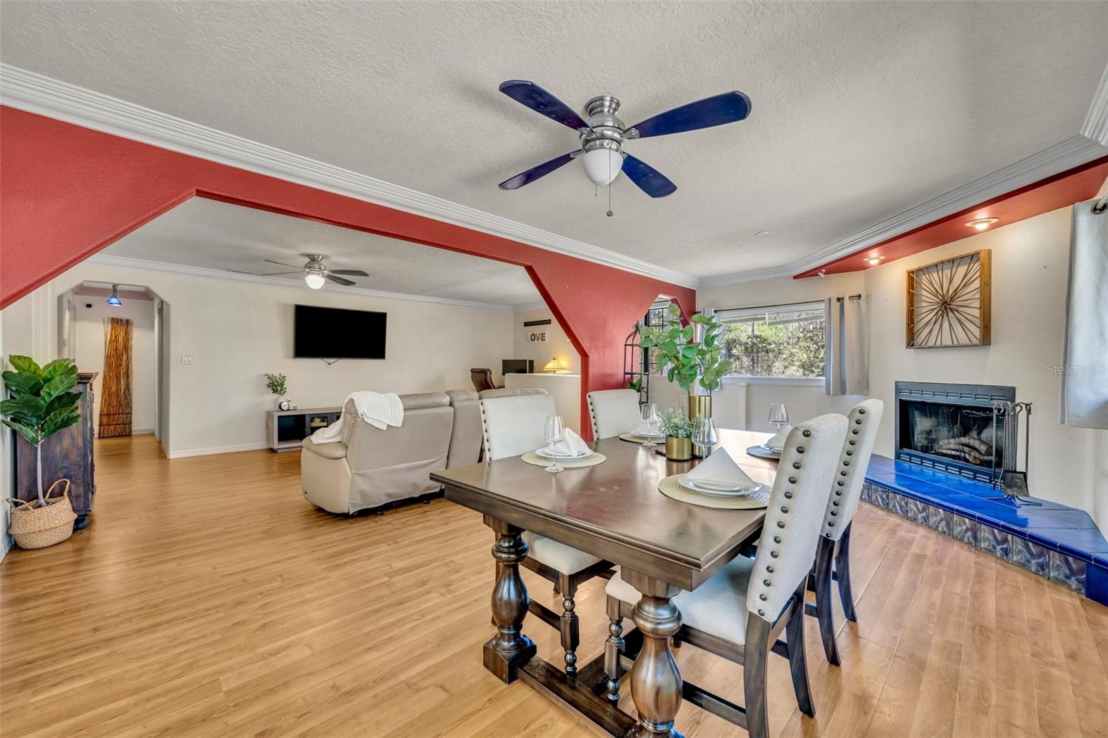 1605 GUAVA LN