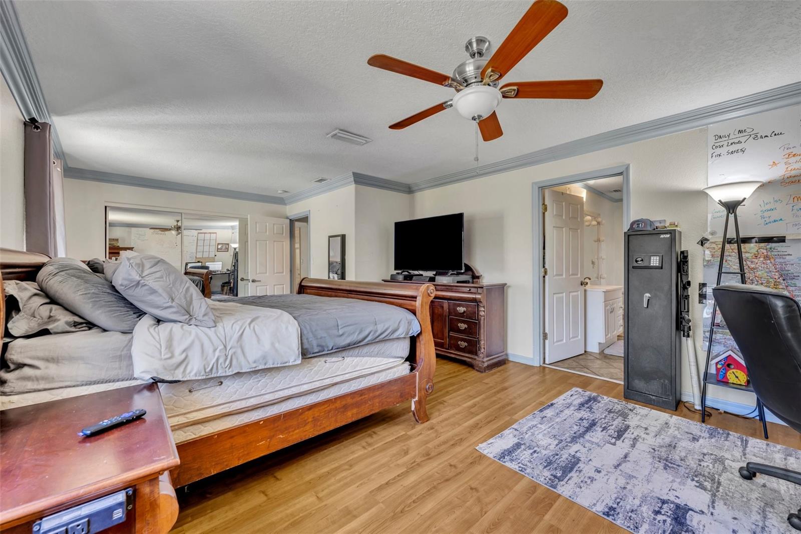 1605 GUAVA LN