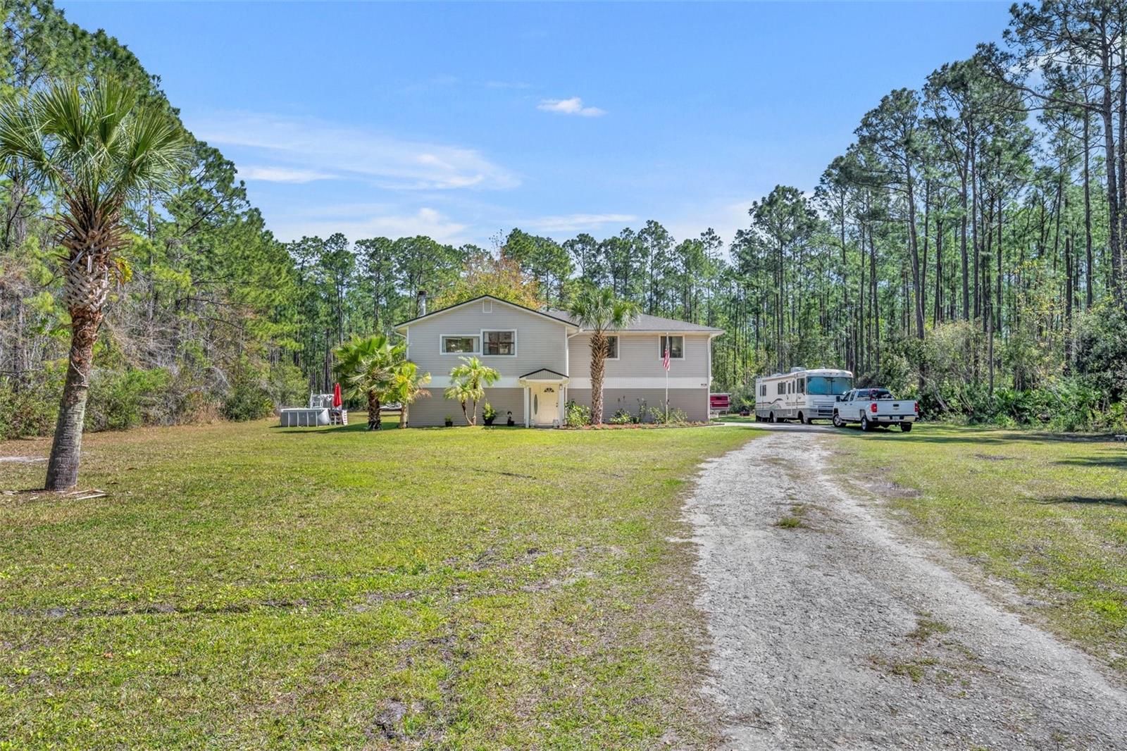1605 GUAVA LN