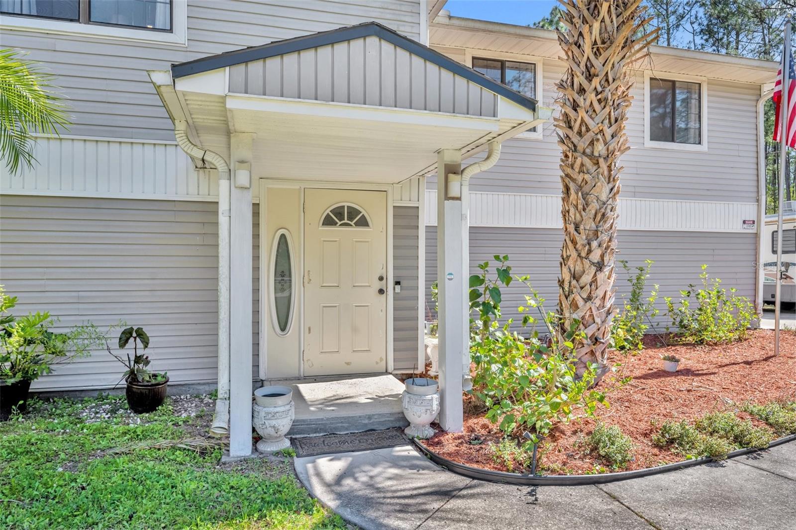 1605 GUAVA LN