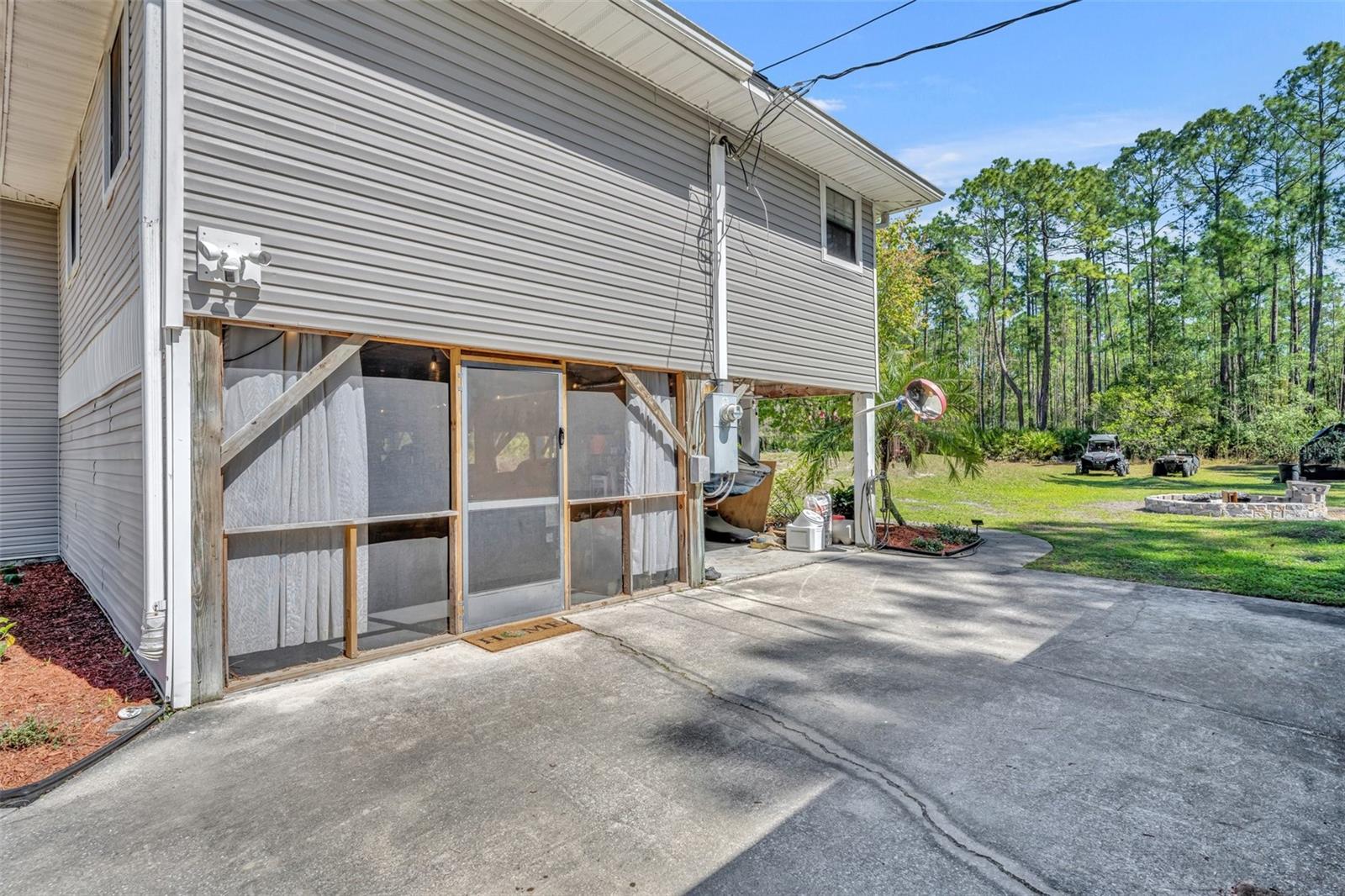 1605 GUAVA LN