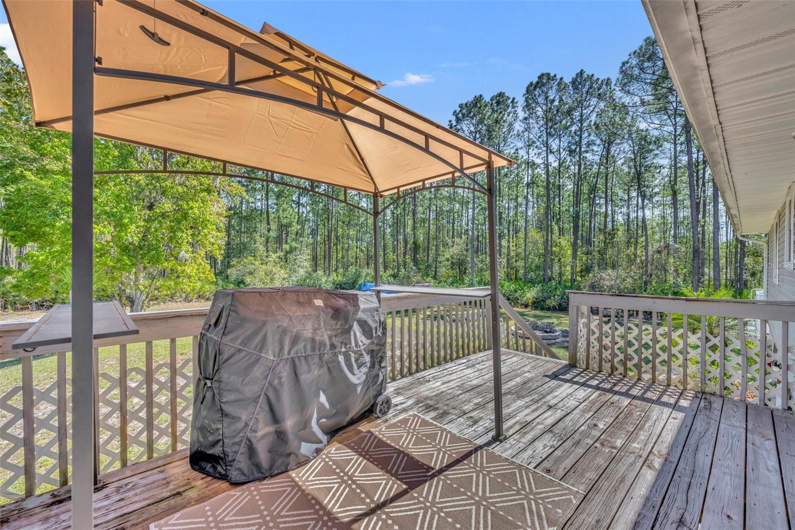 1605 GUAVA LN