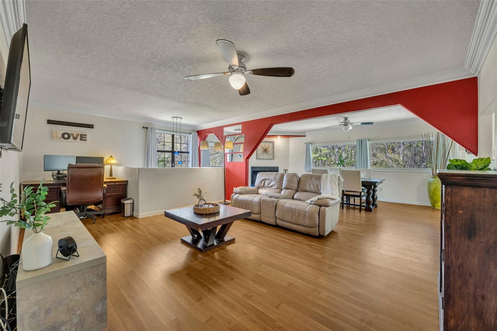 1605 GUAVA LN