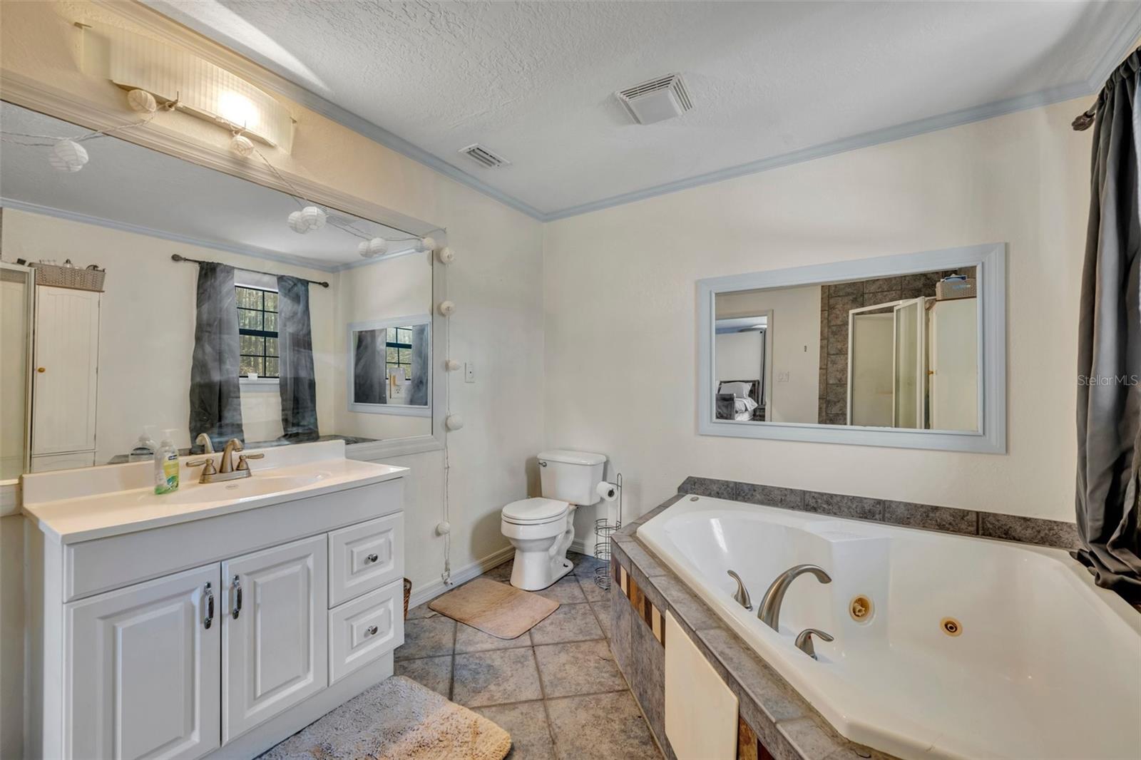1605 GUAVA LN