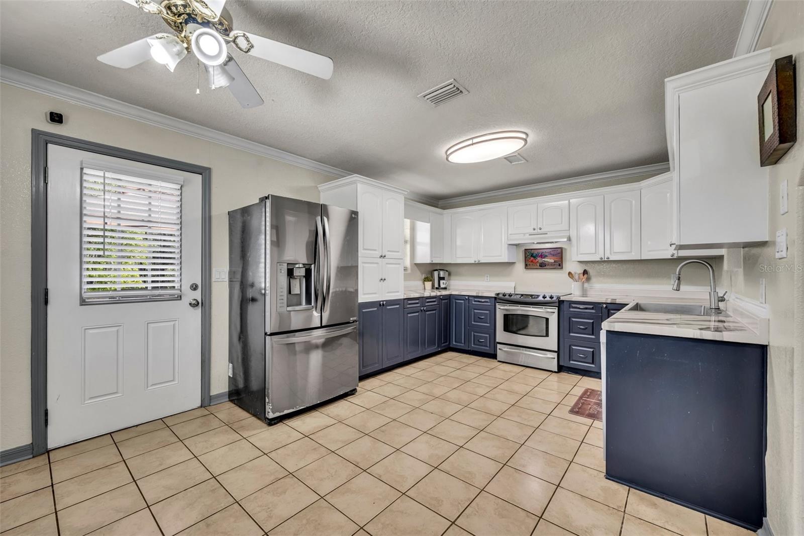 1605 GUAVA LN