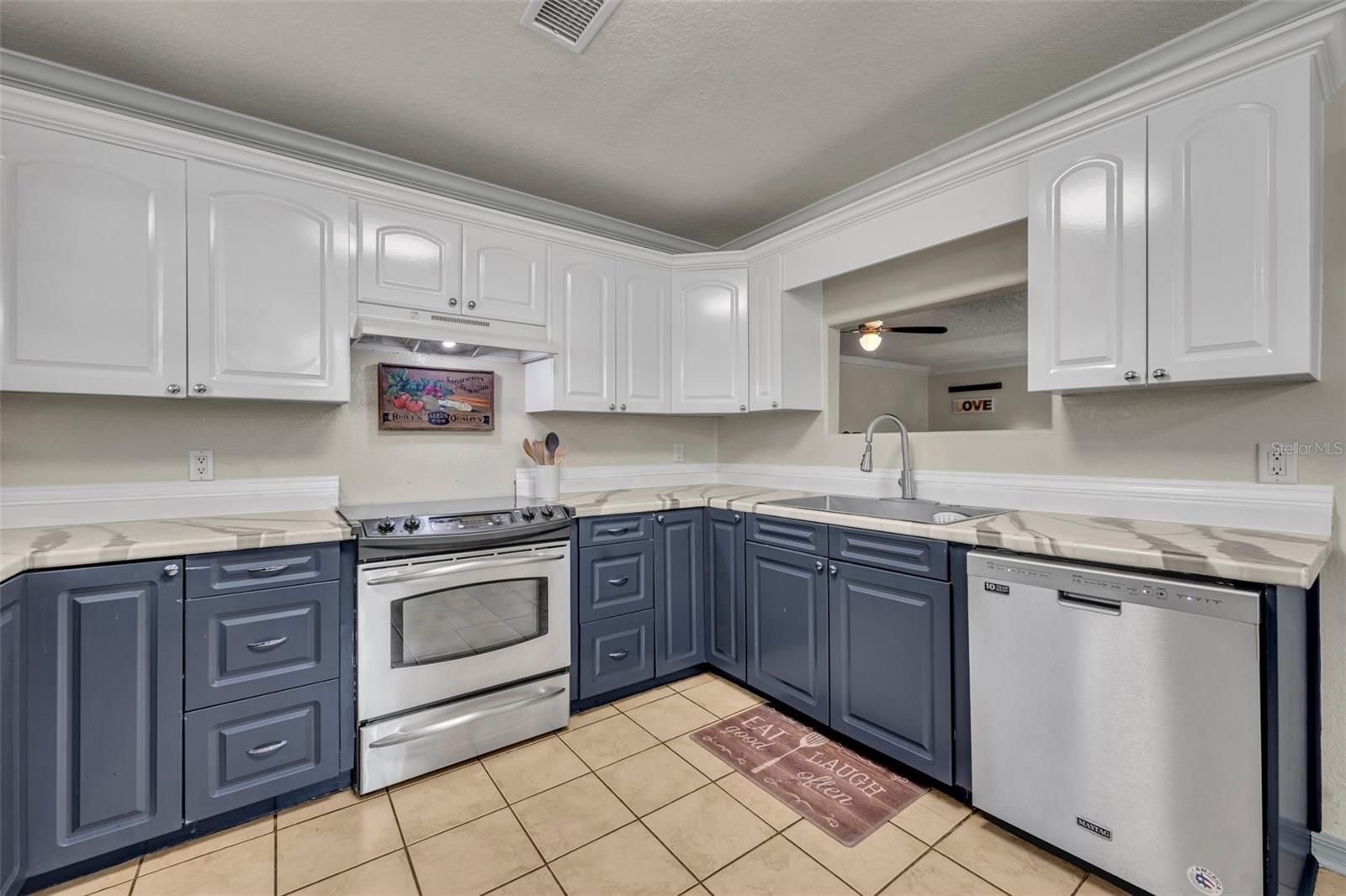 1605 GUAVA LN