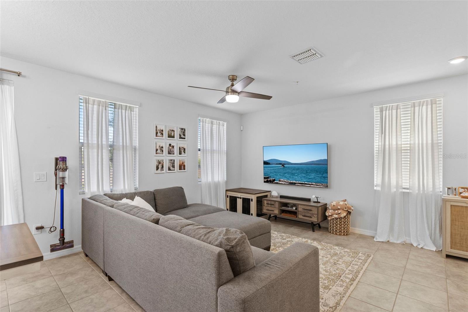 1425 PRAIRIE MEADOWS WAY
