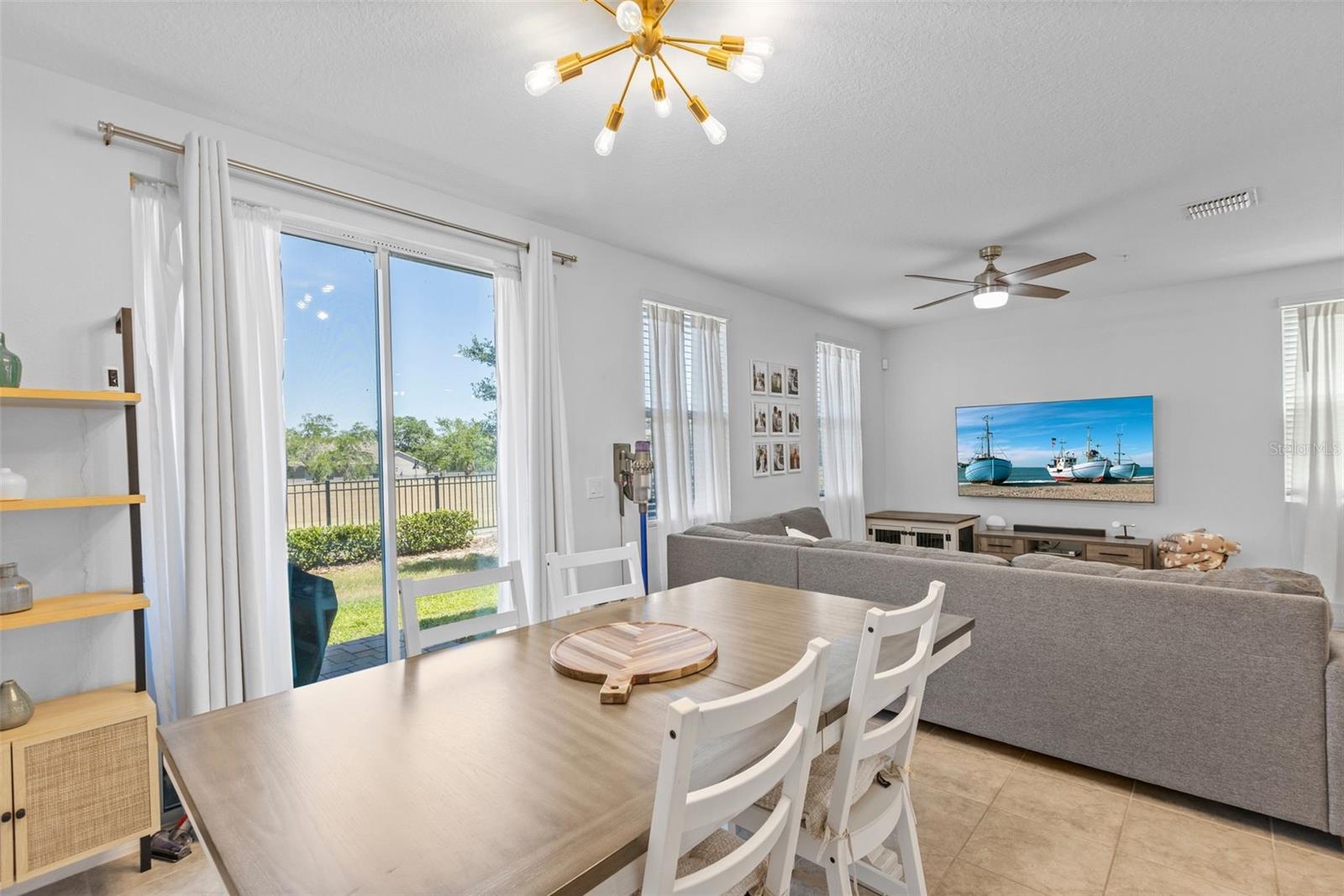 1425 PRAIRIE MEADOWS WAY