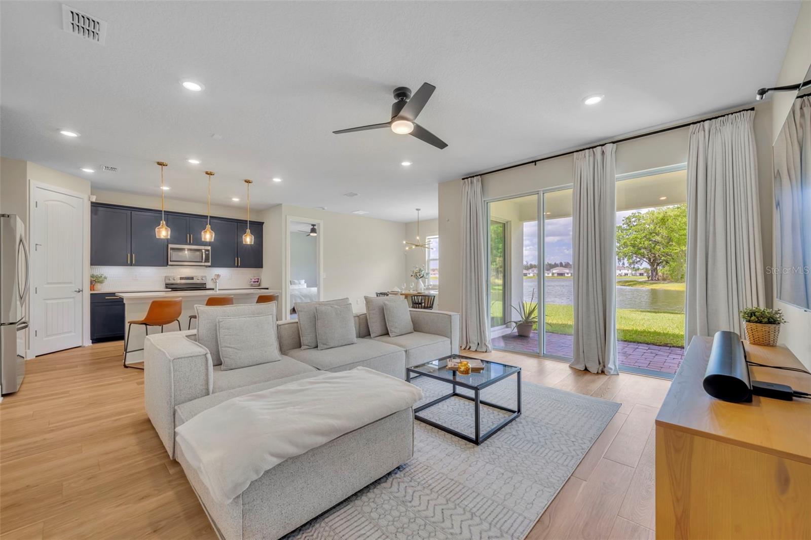 5346 ROYAL POINT AVE