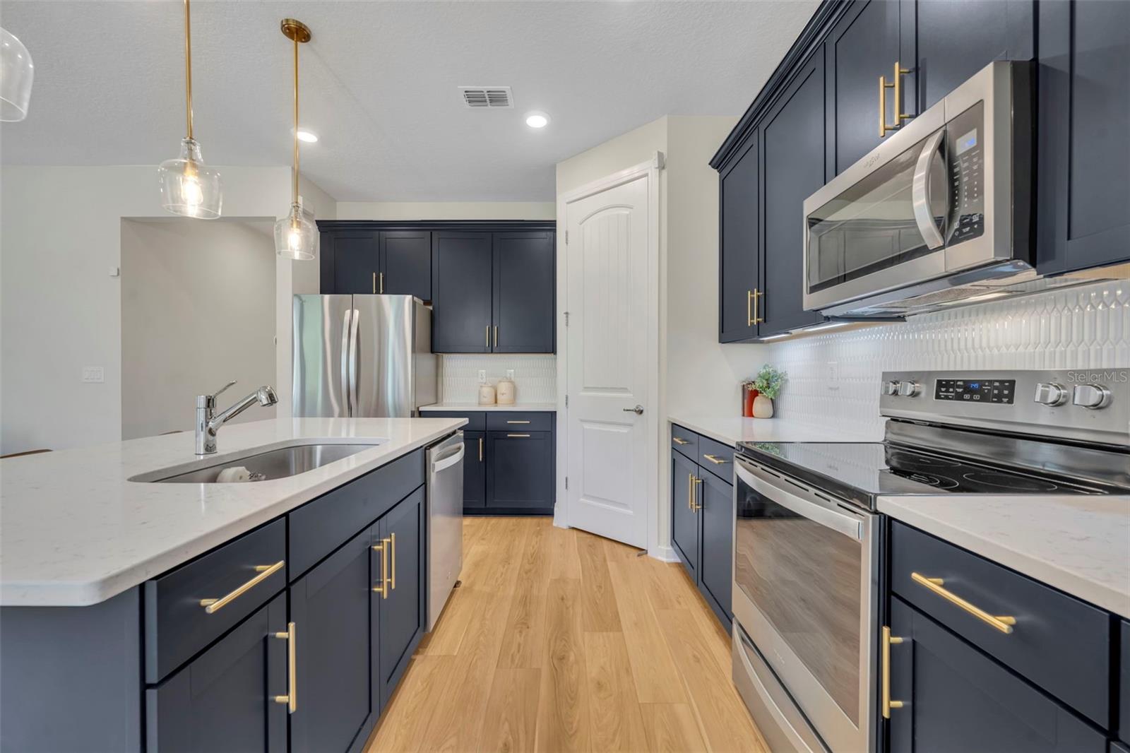 5346 ROYAL POINT AVE