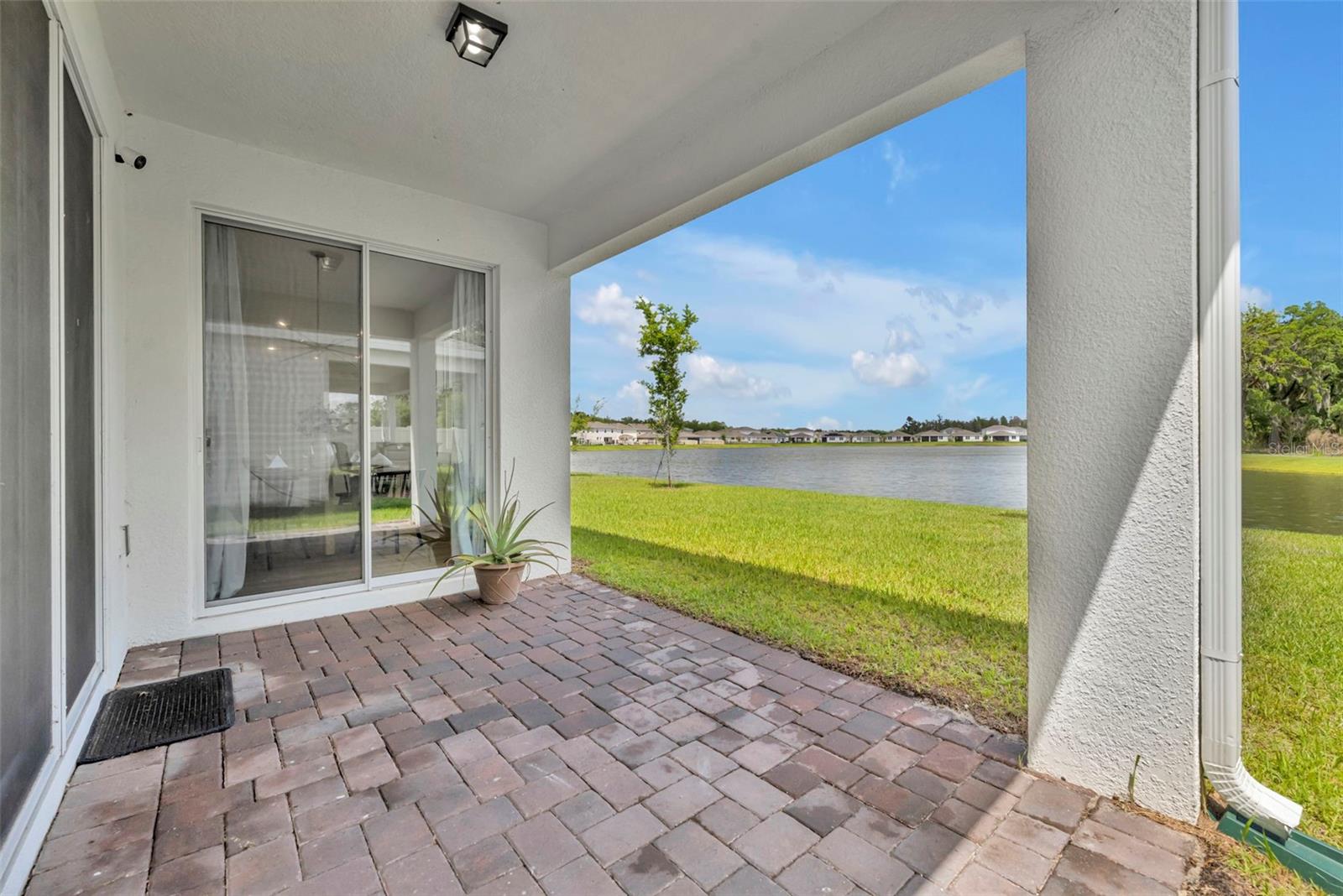 5346 ROYAL POINT AVE