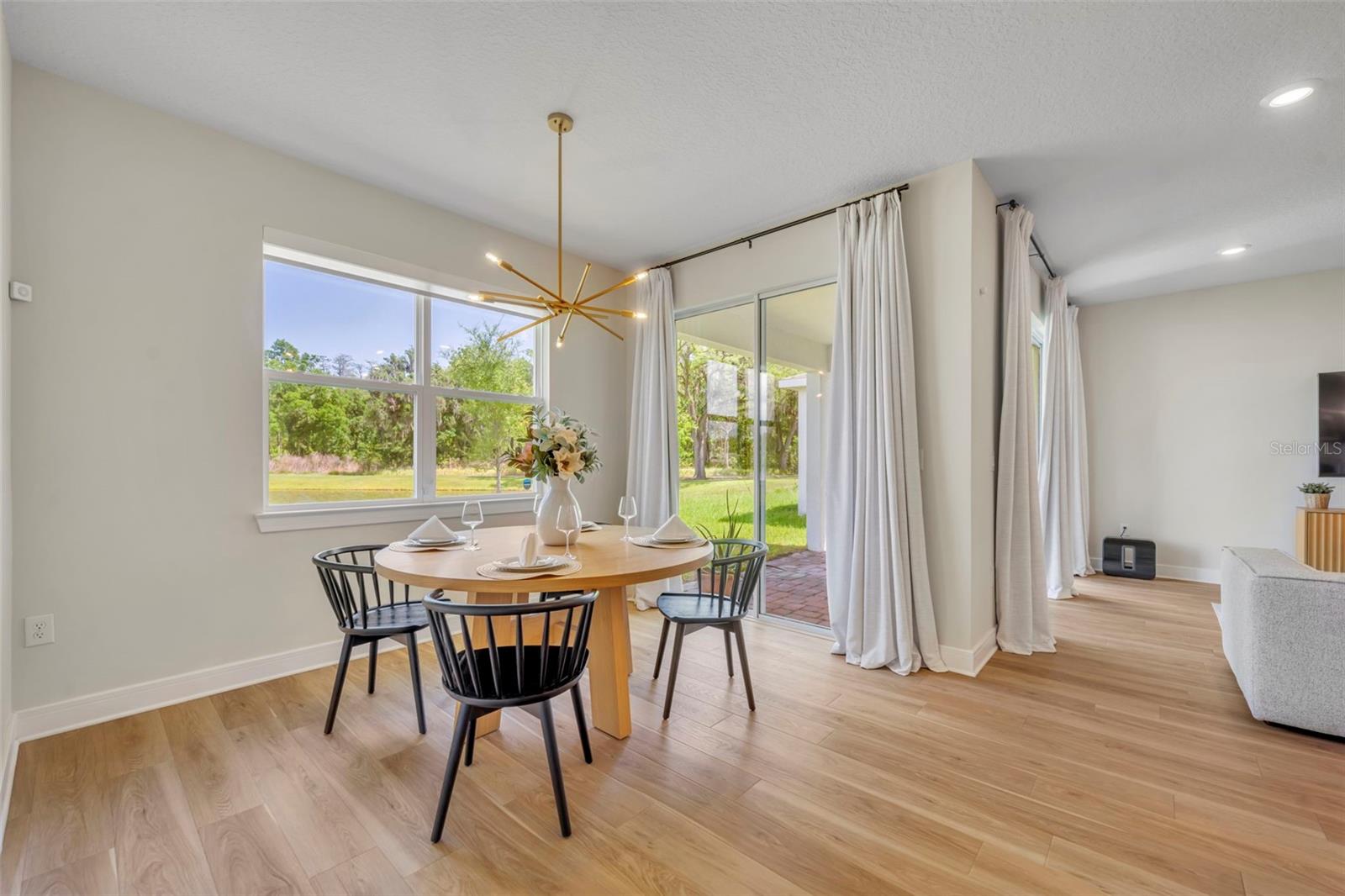 5346 ROYAL POINT AVE