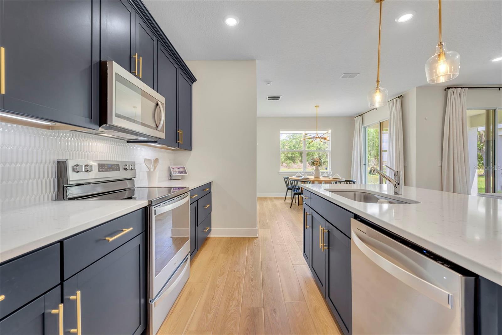 5346 ROYAL POINT AVE