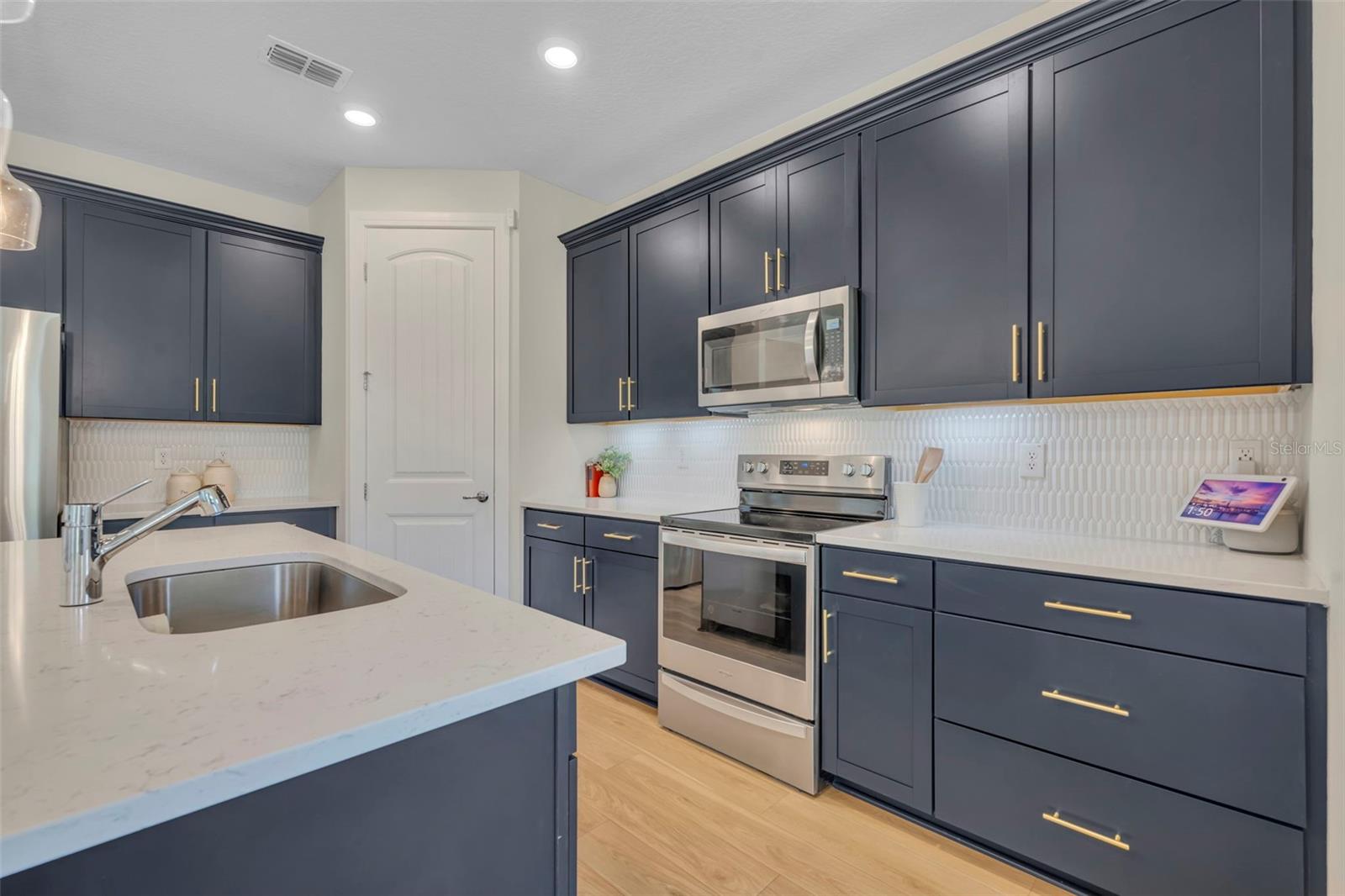 5346 ROYAL POINT AVE