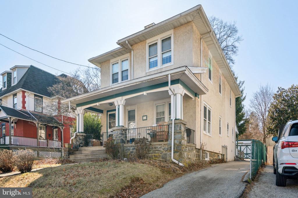 426 W BEECHTREE LANE