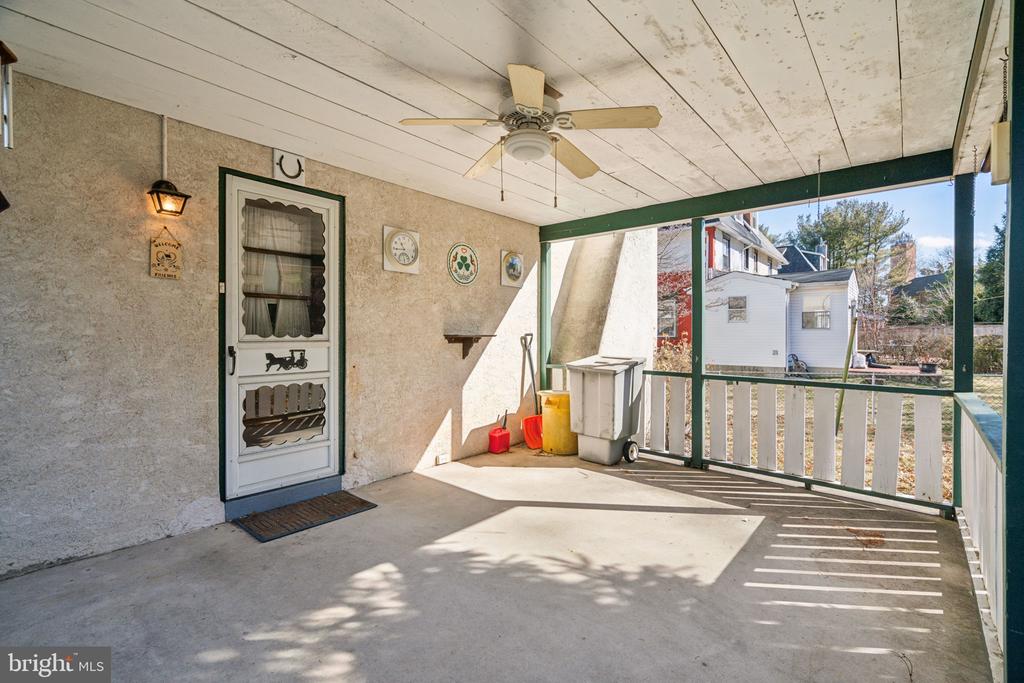 426 W BEECHTREE LANE