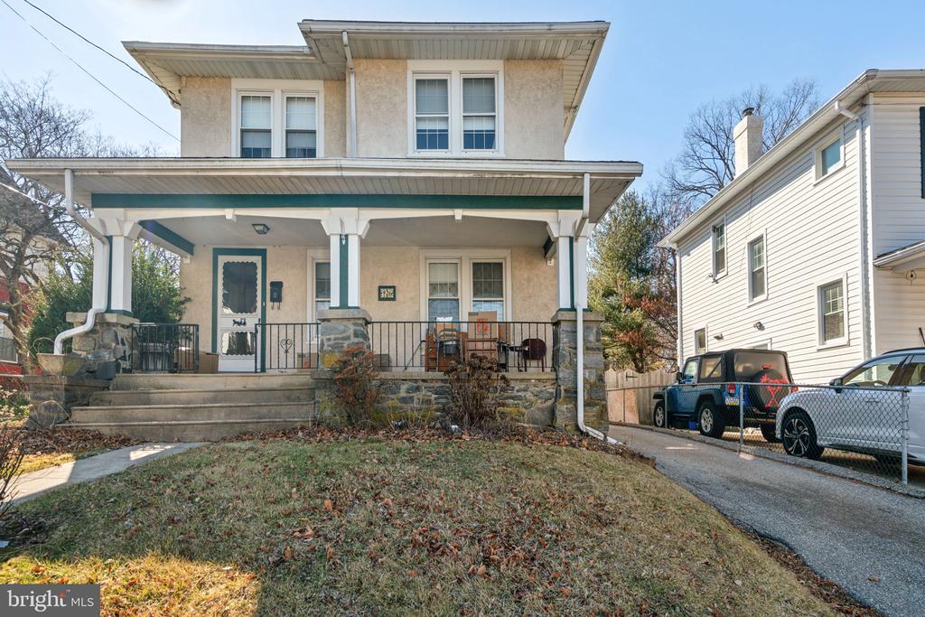 426 W BEECHTREE LANE