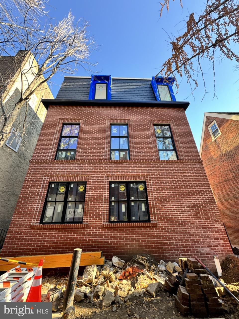 1215 ADDISON WALK