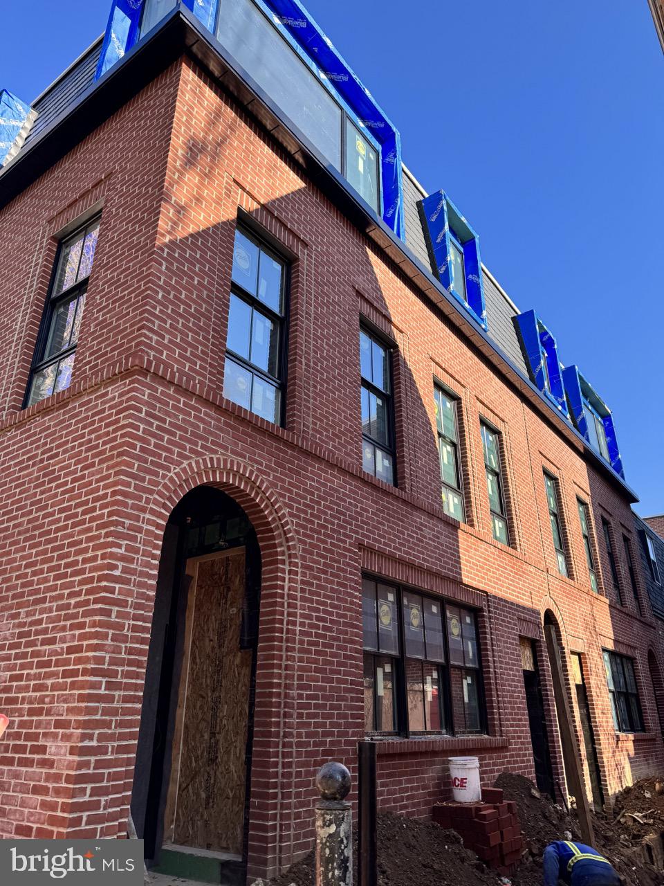 1215 ADDISON WALK