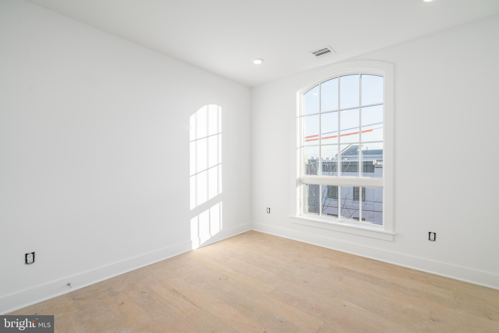 825 BAINBRIDGE STREET 401